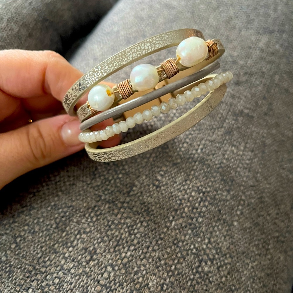 Gold tone bracelet with pearl accents and magnetic closure